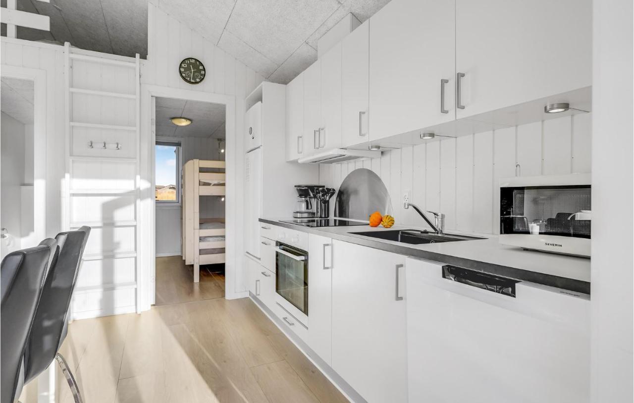 Awesome Home In Ringkobing With Kitchen Сённервиг Экстерьер фото