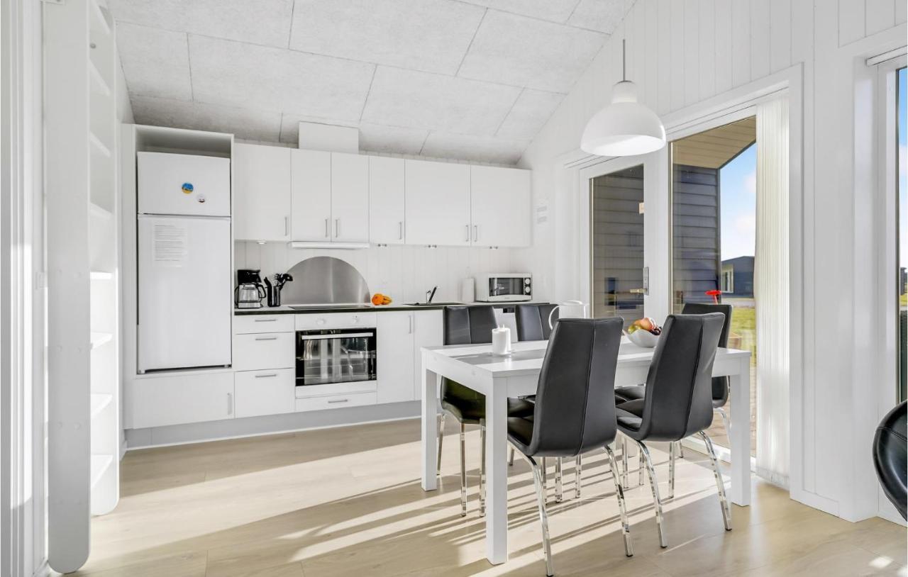 Awesome Home In Ringkobing With Kitchen Сённервиг Экстерьер фото